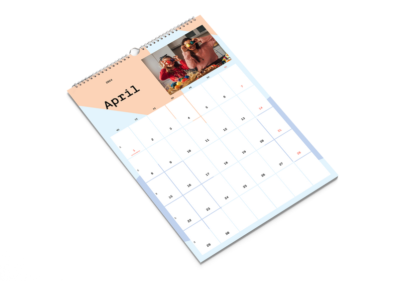 Design family calendar with photos by yourself at Kleine Prints