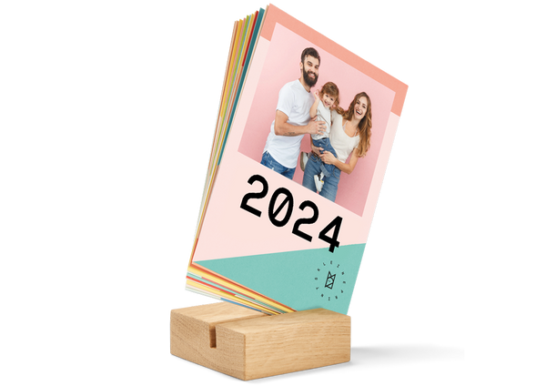 Personalized design desk calendar with wooden holder from Kleine Prints