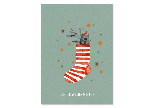 Personalisierte Weihnachtskarte mit niedlichem Bär im Weihnachtsstrumpf Aquarell und 2 Fotos — Kleine Prints