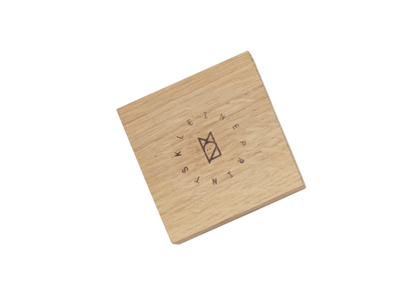 Wooden holder for postcards made of oak wood by Kleine Prints