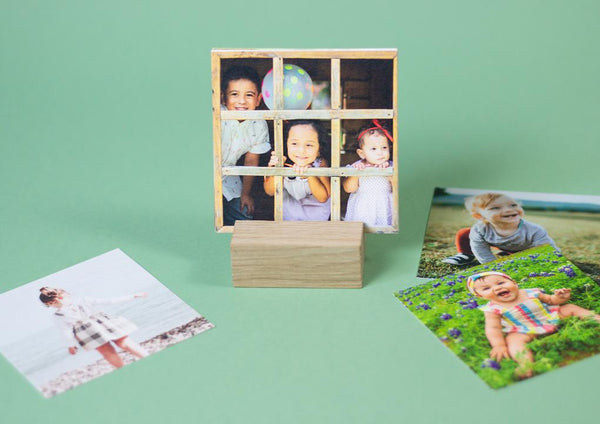 Wooden holder for photos or postcards made of oak wood by Kleine Prints